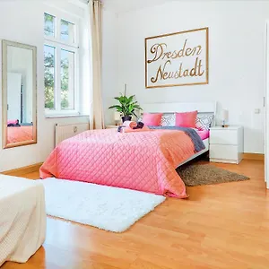 Bis 6 Personen - Helle, Ruhige Whg, 2 Baeder, Dd Neustadt - Lage Apartment
